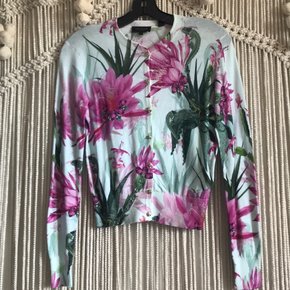Ted Baker London Sweaters - 🌸💚TED BAKER London Top💚🌸 Ted Baker London Sweaters - 🌸💚TED BAKER London Top💚🌸